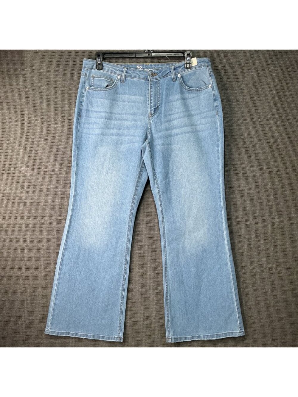 No Boundaries Jean Woman's Mid Rise Relax Flare Boot Cut Nobu Size 14 Light Wash